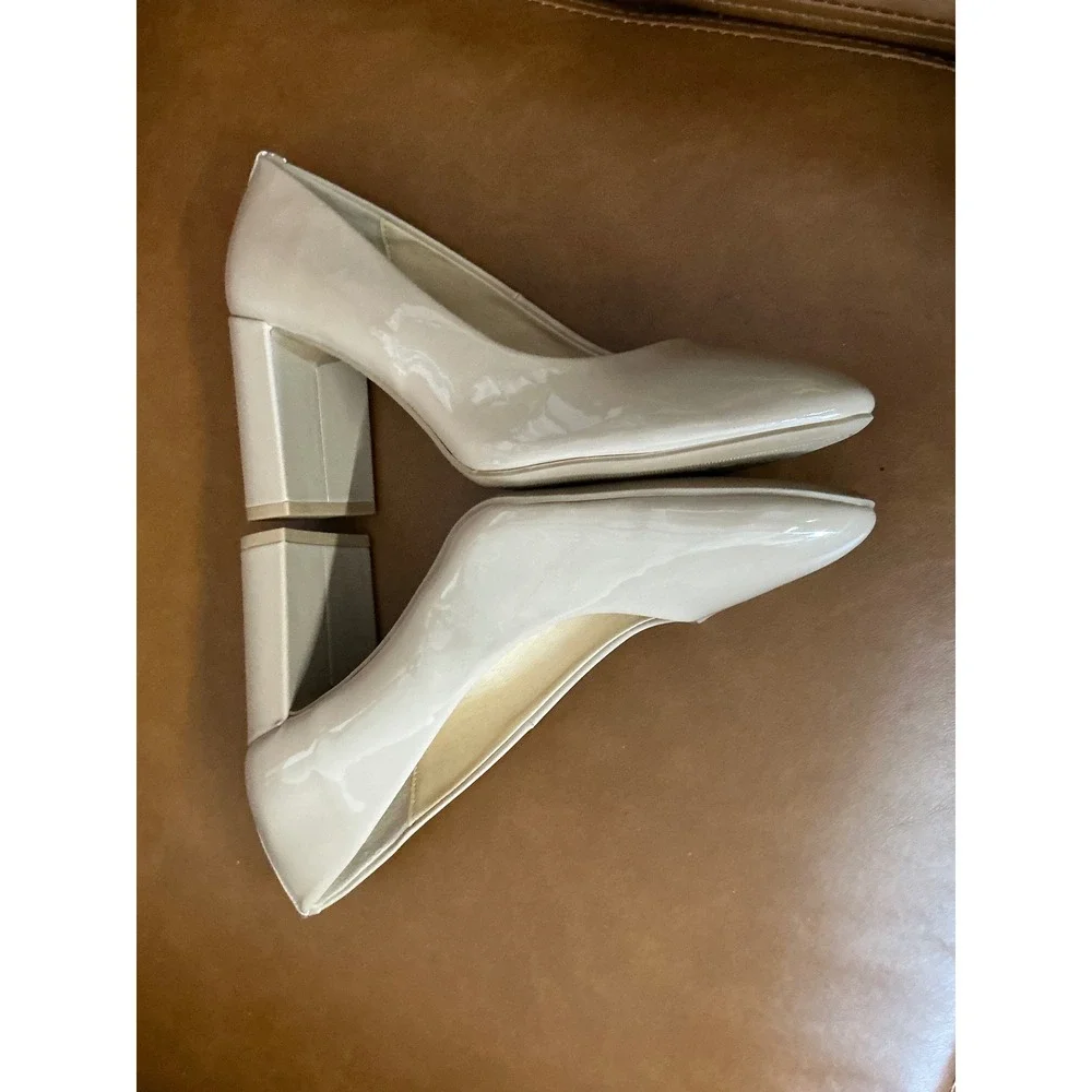 CL Laundry Lofty Pump Womens 10 Nude Patent Block Heel Shoes
